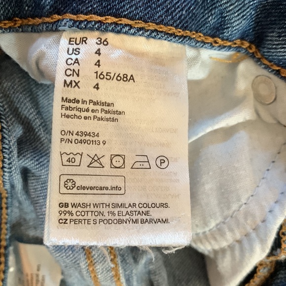 Ladies Distressed Jean Shorts - Picture 4 of 7